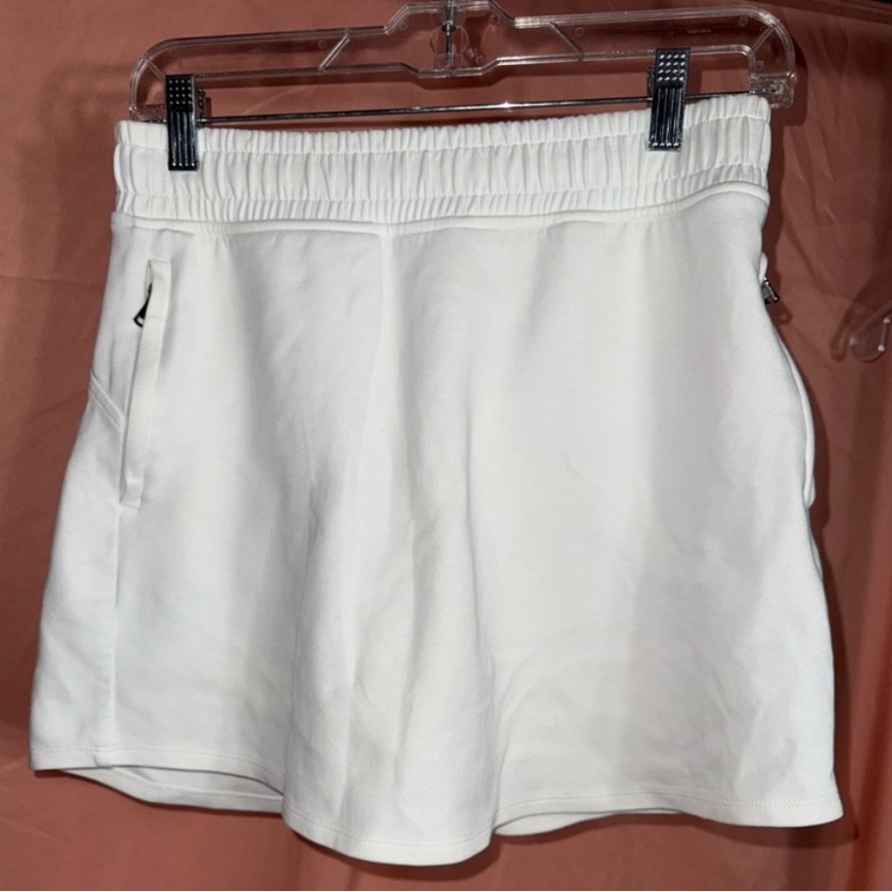 Old Navy Dynamic Fleece High-Rise Athletic Skort | Size Small